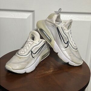 🔥 NIKE AIR MAX 2090 Women’s Running Shoes White/Opaque - Sz 9 - Good Condition